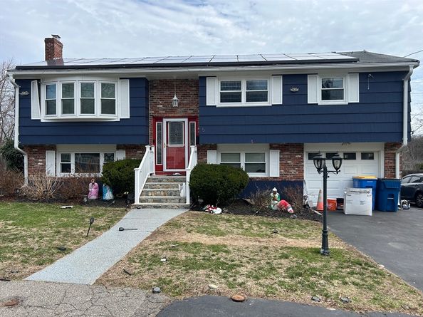 5 Dartmouth St, Randolph MA 02368