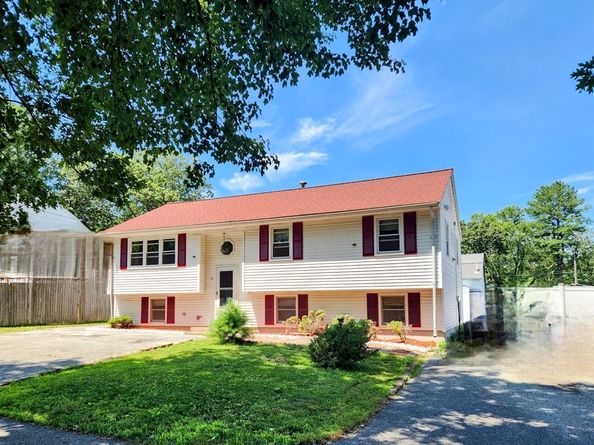 22 Osceola Ln, Billerica MA 01821
