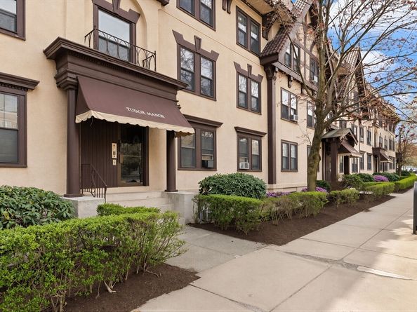 1718 Commonwealth Ave 8, Boston MA 02135
