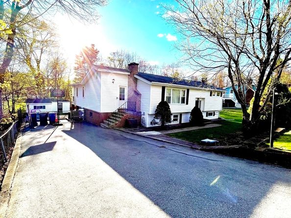 4 Richardson Rd, Hudson MA 01749