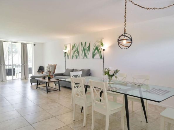 8901 Hollybrook 206, Hollywood FL 33025