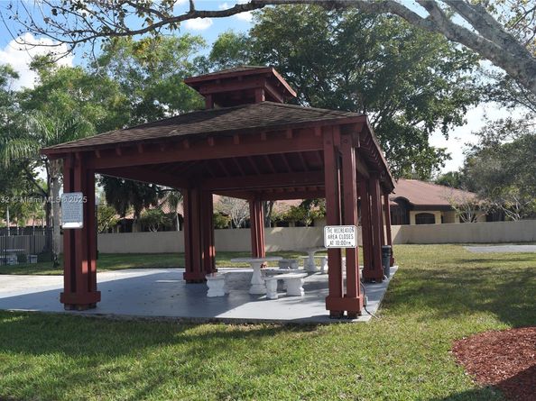 9745 NW 37th St 9745, Sunrise FL 33351