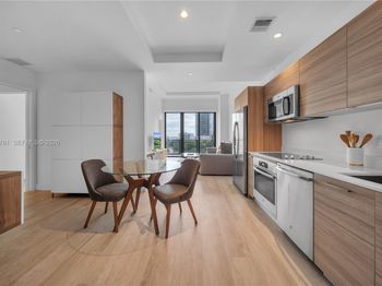 121 NE 34th St