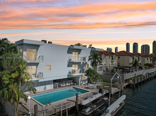 3862 NE 171st St E, North Miami Beach FL 33160