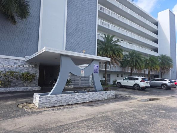 320 NE 12th Ave 703, Hallandale Beach FL 33009