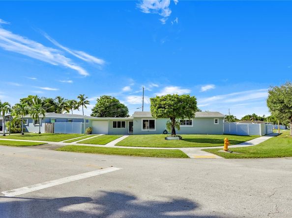 9851 Jamaica Dr, Cutler Bay FL 33189