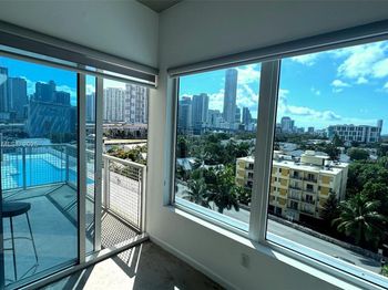 10 SW South River Dr