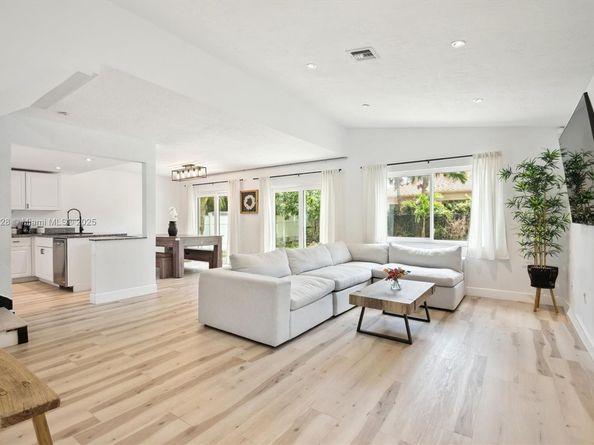 10560 La Placida Dr, Coral Springs FL 33065