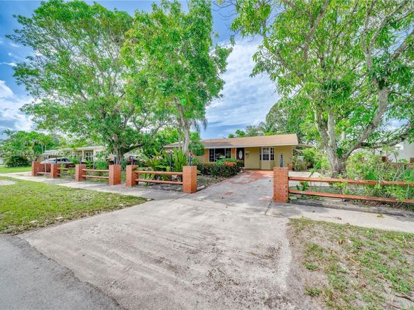 7140 Fillmore St, Hollywood FL 33024