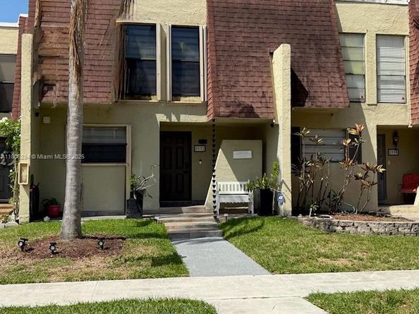 8992 Palm Tree Ln 8992, Pembroke Pines FL 33024