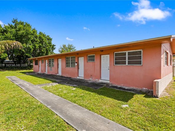 53 NW 169th St, North Miami Beach FL 33169