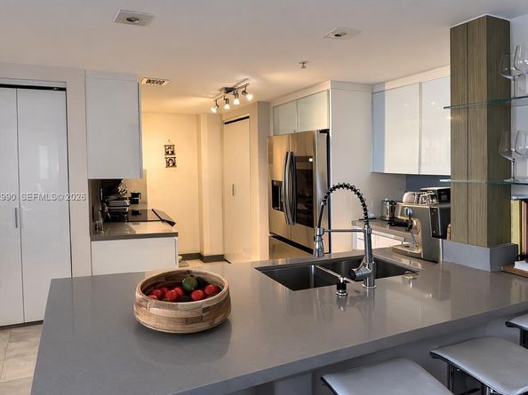 701 Brickell Key Dr. #1611, Miami FL 33131