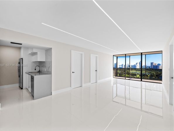 20379 W Country Club Dr 1938, Aventura FL 33180