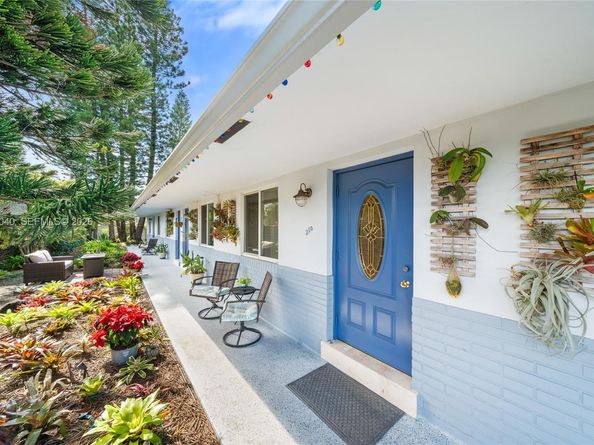 208 NE 4th St, Hallandale Beach FL 33009