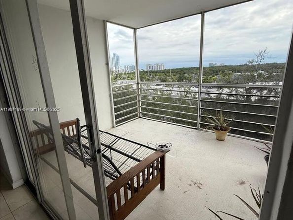 3660 NE 166th St 805, North Miami Beach FL 33160