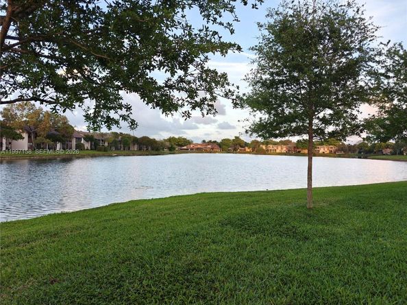 9803 NW 37th St, Sunrise FL 33351