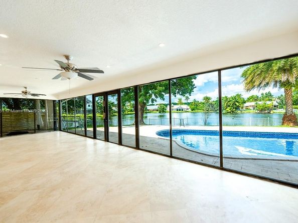 9881 SW 1st Ct, Plantation FL 33324