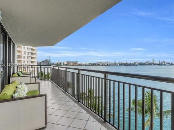 540 Brickell Key Dr 832, Miami FL 33131