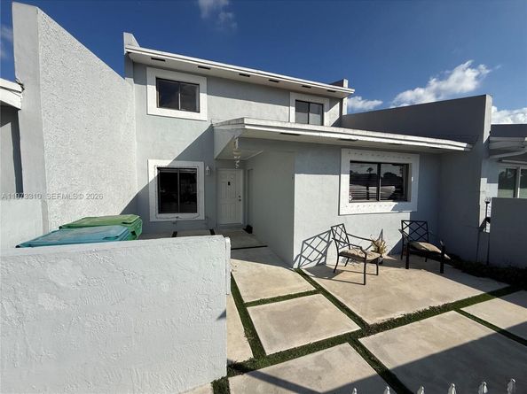 5685 NW 194th Ln, Miami Gardens FL 33055