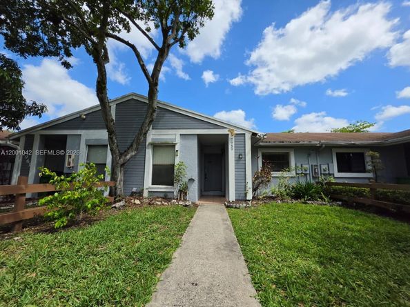 7959 NW 41st Ct, Sunrise FL 33351