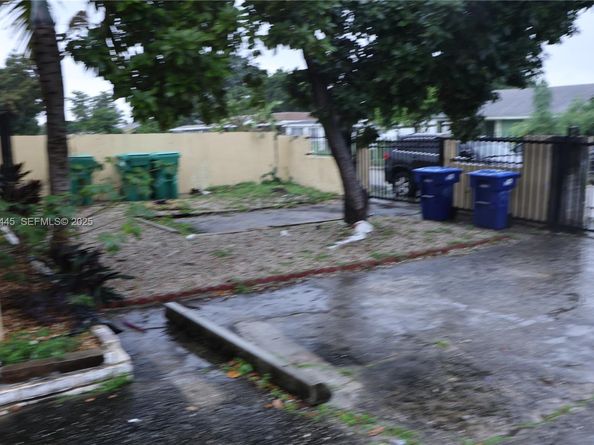 836 NW 101st St, Miami FL 33150