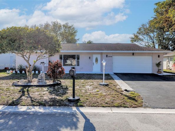 8209 NW 91st Ave, Tamarac FL 33321