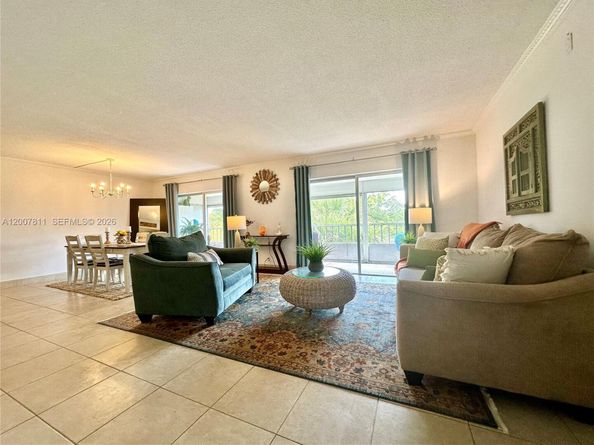1001 Hillcrest Ct 306, Hollywood FL 33021