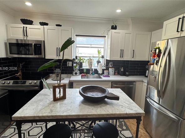 4713 NW 7th St 2051, Miami FL 33126