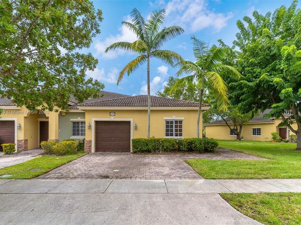 3327 NE 11th Dr, Homestead FL 33033