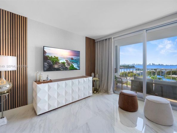6900 Bay Dr 8A, Miami Beach FL 33141