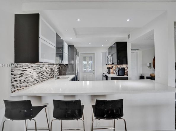 2681 S Course Dr 204, Pompano Beach FL 33069