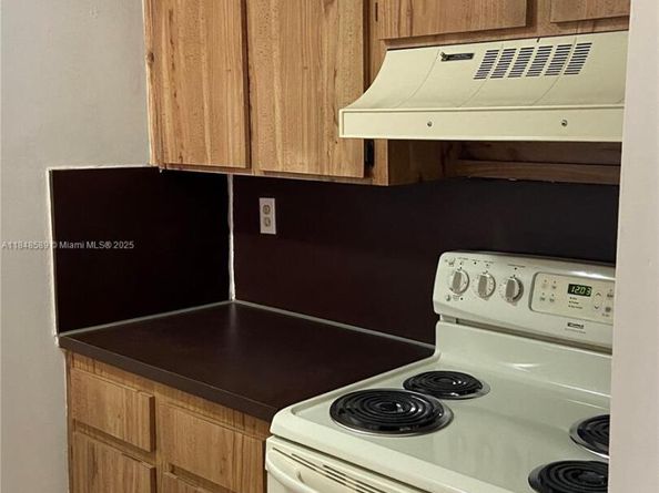 440 E 23rd St 1416, Hialeah FL 33013