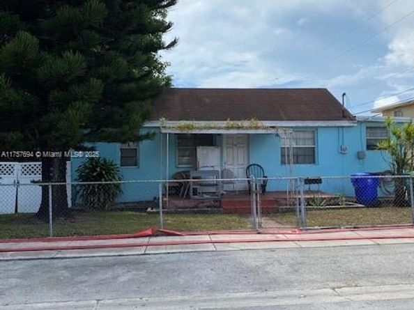 2156 NW 32nd St, Miami FL 33142