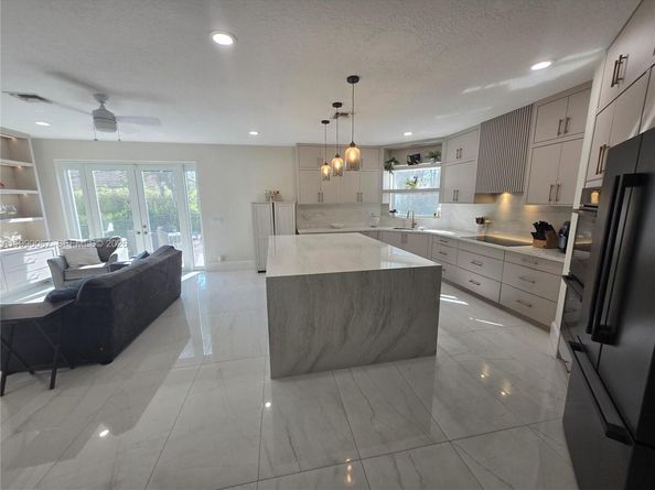 4953 Kensington Cir, Coral Springs FL 33076