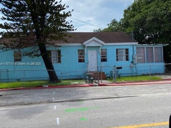 2158 NW 32nd St, Miami FL 33142