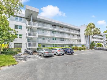 112 Royal Park Dr