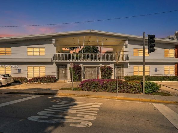 8080 Tatum Waterway Dr 25, Miami Beach FL 33141