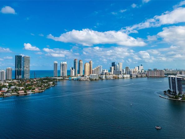 3530 Mystic Pointe Dr LPH14, Aventura FL 33180