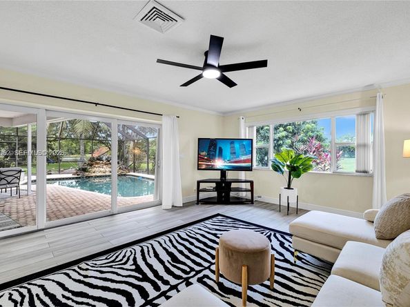 5706 Guava Dr, Tamarac FL 33319