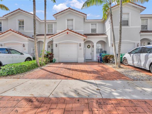1024 NE 208th St, Miami FL 33179