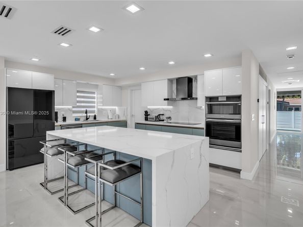 1045 Hollywood Blvd, Hollywood FL 33019