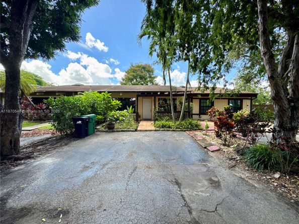 13527 SW 101st Ln, Miami FL 33186