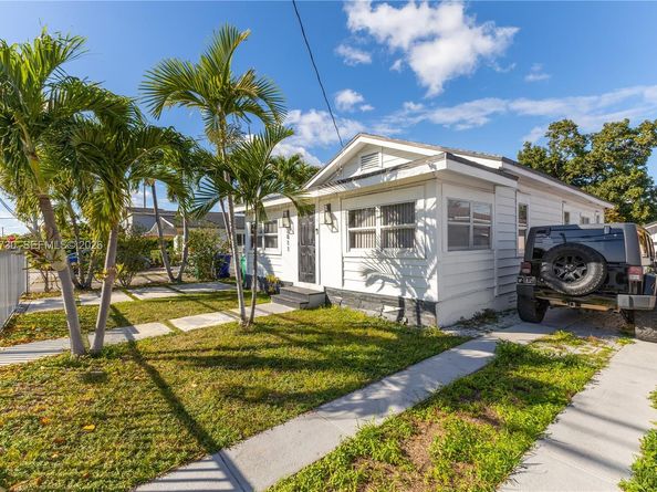 2811 SW 17th St, Miami FL 33145