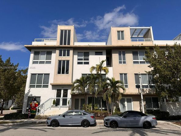 10471 NW 66th St, Doral FL 33178