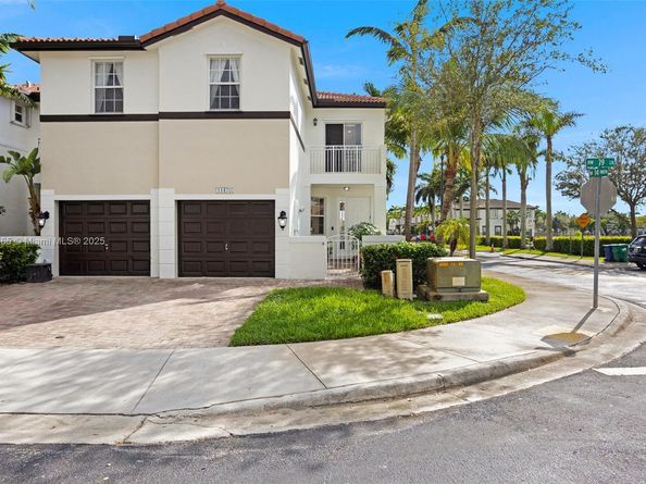 11470 NW 79th Ln, Doral FL 33178