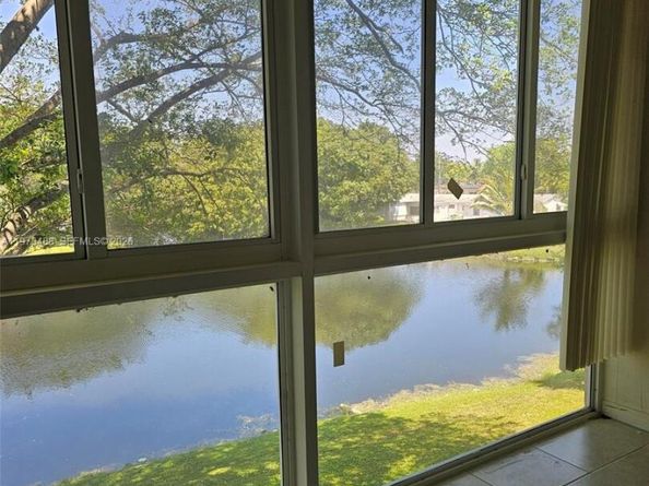 1103 NW 58th Ter 321, Sunrise FL 33313