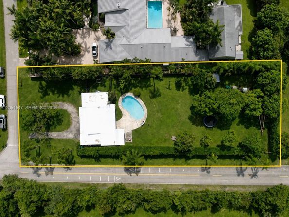 7550 SW 75th St, Miami FL 33143
