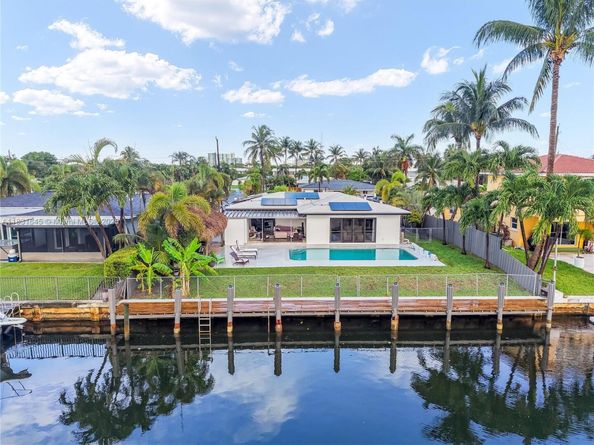 380 SE 1st Ter, Pompano Beach FL 33060