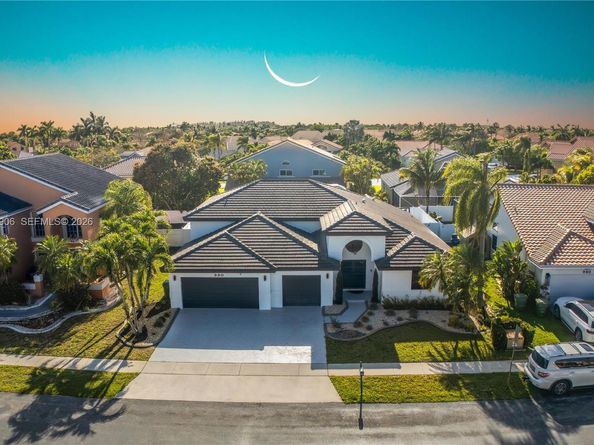 930 NW 197th Ave, Pembroke Pines FL 33029