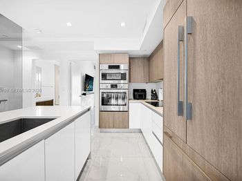 455 NE 39th St